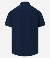 Camisa de manga corta con cuello inglés y cierre frontal de botones, confeccionada en mezcla de bambú y viscosa.