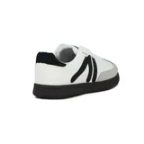 Championes urbanos Austral modelo Boreal para mujer, en color blanco con detalles en negro y puntera gris de gamuza, con suela oscura de goma.
