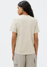 Camiseta verde de algodón de corte recto y mangas cortas.