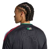 Camiseta de futbol adidas de la tercera equipacion de la seleccion de Mexico para el 2026, de color negro con detalles en verde y patron geometrico tonal.