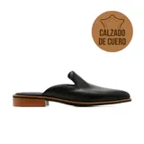 Zueco casual de cuero negro Marco Donatti modelo Birdie, con taco bajo y suela símil madera.