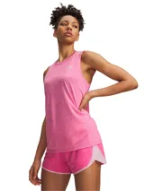 Musculosa deportiva Under Armour de entrenamiento, modelo Tech Tank Twist, color rosado melange con efecto trenzado, corte holgado y ligero.