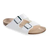 Sandalias Birkenstock Arizona de dos correas, color blanco, con hebillas plateadas y plantilla anatómica de corcho y látex.