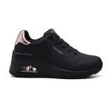 Championes deportivos Skechers modelo Street Uno Wedge, color negro con detalles metalizados en tono oro rosa en el talón. Presentan diseño de plataforma con cuña, entresuela con cámara de aire visible Skech-Air y plantilla Air-Cooled Memory Foam.