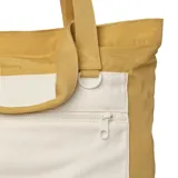 Bolso tipo tote de nylon arrugado color beige con bolsillo frontal plano en color blanco, cierre de cremallera y anilla en D. Cuenta con asas largas de mano y hombro.