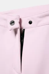 Pantalón de esquí rosa con corte flare, tiro alto, bolsillos frontales con cremallera y bajos con cremallera y aplicación de parche técnico.