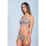 Bikini United Uy modelo Mika, compuesto por un top triangular con tiras cruzadas en la cintura y una bombacha tipo tanga. Presenta un estampado vibrante con motivos florales y geométricos en zigzag, con detalles en color rosa neón.