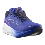 Championes de running Salomon Aero Blaze 3 de color azul con detalles en fucsia, amarillo y suela blanca. Cuenta con capellada de malla transpirable y amortiguación optimizada.
