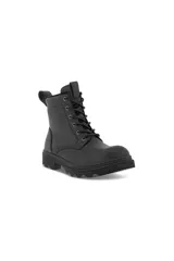 Bota de cuero negro con cordones, suela de goma y membrana Ecco Waterproof.