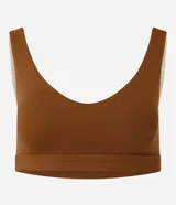 Top deportivo Get Over de microfibra color marrón, con escote en U, breteles anchos y copas removibles.