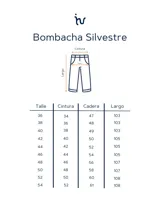 Pantalón de pana negro de corte recto, con bolsillos laterales y traseros. Se ajusta a la cintura con cinturón de cuero negro.