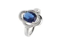 Anillo de plata 925 con circonia central ovalada color azul.
