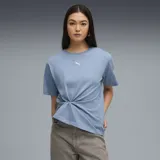 Remera celeste de corte holgado con nudo en la parte inferior y logo de Puma estampado en blanco en el pecho.