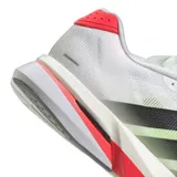 Championes de running Adidas Adizero Boston 13, color blanco con detalles en negro y rojo.