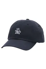 Gorro trucker color azul marino con visera curva y el logo clásico de un pingüino bordado en el frente.