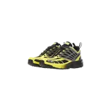Championes de colaboración MM6 Maison Margiela x Salomon modelo ACS Pro, diseño técnico en tonos amarillo, negro y gris, con suela robusta y sistema de ajuste rápido.