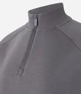 Buzo de algodón con felpa, de corte estructurado y diseño cropped. Presenta cuello alto con medio cierre frontal, mangas largas con puños elásticos y ruedo con elástico ancho.
