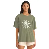 Remera verde militar de corte amplio con estampado de sol en el frente.