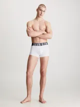 Pack de tres boxers ajustados de algodón con cintura elástica distintiva de Calvin Klein. Diseño minimalista con ajuste de talle medio.