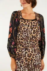 Mono largo de algodón con estampado de jaguar, tirantes ajustables y corte holgado.