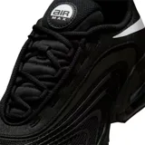 Championes Nike Air Max Fire, de color negro con detalles en azul y suela con amortiguación Air visible en el talón.