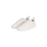 Zapatillas urbanas de cuero color blanco con diseño grabado en relieve, cordones blancos y suela de goma blanca.
