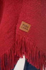 Ruana tejida artesanalmente en telar manual, color rojo, con hilado mecha de lana merino y acrílico.