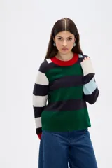 Sweater de tejido de punto con diseño de rayas horizontales en tonos marrones, beige y rosa. Presenta cuello redondo, corte holgado y mangas largas con puños en contraste.