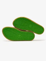 Sandalias Satorisan modelo Hootsani Premium, color marrón (loden), confeccionadas en gamuza con suela de goma y detalles de tiras en la capellada.