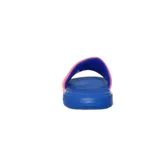 Ojotas Under Armour modelo Ansa Fix, con base azul y tira superior rosada con el logo de la marca estampado en azul.