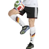 Short de fútbol Adidas de Alemania, modelo Home 2026. Diseño negro con tres tiras blancas a los costados y detalles en rojo en el ruedo.