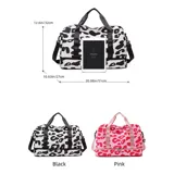 Bolso deportivo de viaje marca Zuomanni, con estampado animal print de leopardo en blanco y negro. Cuenta con doble asa de mano, correa de hombro ajustable y extraíble, y un compartimento inferior independiente con cierre.