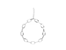 Pulsera plateada con eslabones rectangulares calados.