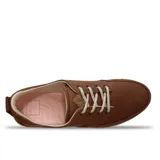 Championes Reef color marrón con cordones blancos y suela blanca.