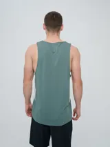 Musculosa deportiva Umbro modelo Lume, color azul marino, con cuello redondo y logo blanco impreso en el pecho.