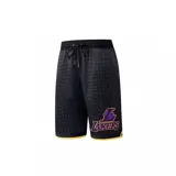 Short de básquet negro con textura de serpiente, cintura elástica con cordón ajustable y el logo de Los Angeles Lakers en la pierna izquierda. Cuenta con detalles en color amarillo en el borde inferior.