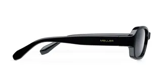 Lentes de sol con montura rectangular de bordes redondeados en color negro brillante. Cuentan con lentes polarizadas oscuras con protección UV400.