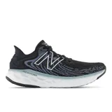 Championes de running New Balance Fresh Foam 1080v11, color negro con detalles en gris y blanco.