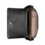 Cartera tipo bandolera Guess modelo Isabella, color negro con estampado de monograma de la marca. Presenta estructura rígida, solapa frontal con detalle de placa metálica dorada con logo y correa ajustable de cuero sintético.