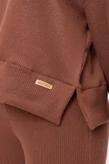 Sweater de morley felpa con cuello redondo a la base, mangas largas holgadas y corte recto.