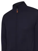 Cardigan de punto azul marino RKF modelo Amalfi, con cuello alto, cierre frontal completo con tirador de cuero y mangas largas.