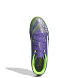 Championes de fútbol Adidas F50 Club para césped sintético, con diseño aerodinámico en tonos violeta y verde lima. Presenta cierre con cordones, suela con tapones pequeños para tracción y el logo F50 estampado en el frente.