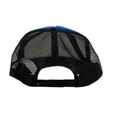 Gorro tipo trucker con frente de espuma azul, visera curva negra y paneles traseros de malla negra. Presenta el logo de Quiksilver en relieve en el frente.