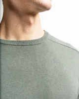 Buzo de punto color gris azulado, de algodón con cuello redondo y mangas largas.