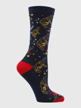 Calcetines de caña media color azul marino con estampado de naves TIE Fighter de Star Wars en amarillo, con detalles en rojo y blanco. Presentan talón y puntera en color rojo.