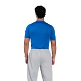 Remera térmica azul marino de manga corta, con logo Umbro estampado en blanco en el pecho.