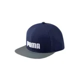 Gorra Puma Flatbrim azul marino con visera gris y logo Puma bordado en blanco en el frente.