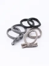 Set de seis coleros elásticos para el pelo, con diseños variados en colores negro, gris y marrón.