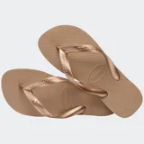 Ojotas Havaianas Top Tiras Flip Flops, color rosado, con tiras texturizadas y logo de la marca en relieve.