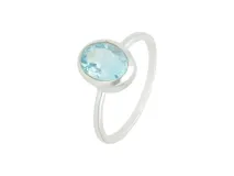 Anillo de plata 925 con piedra natural de agua marina en talla ovalada y engaste liso.